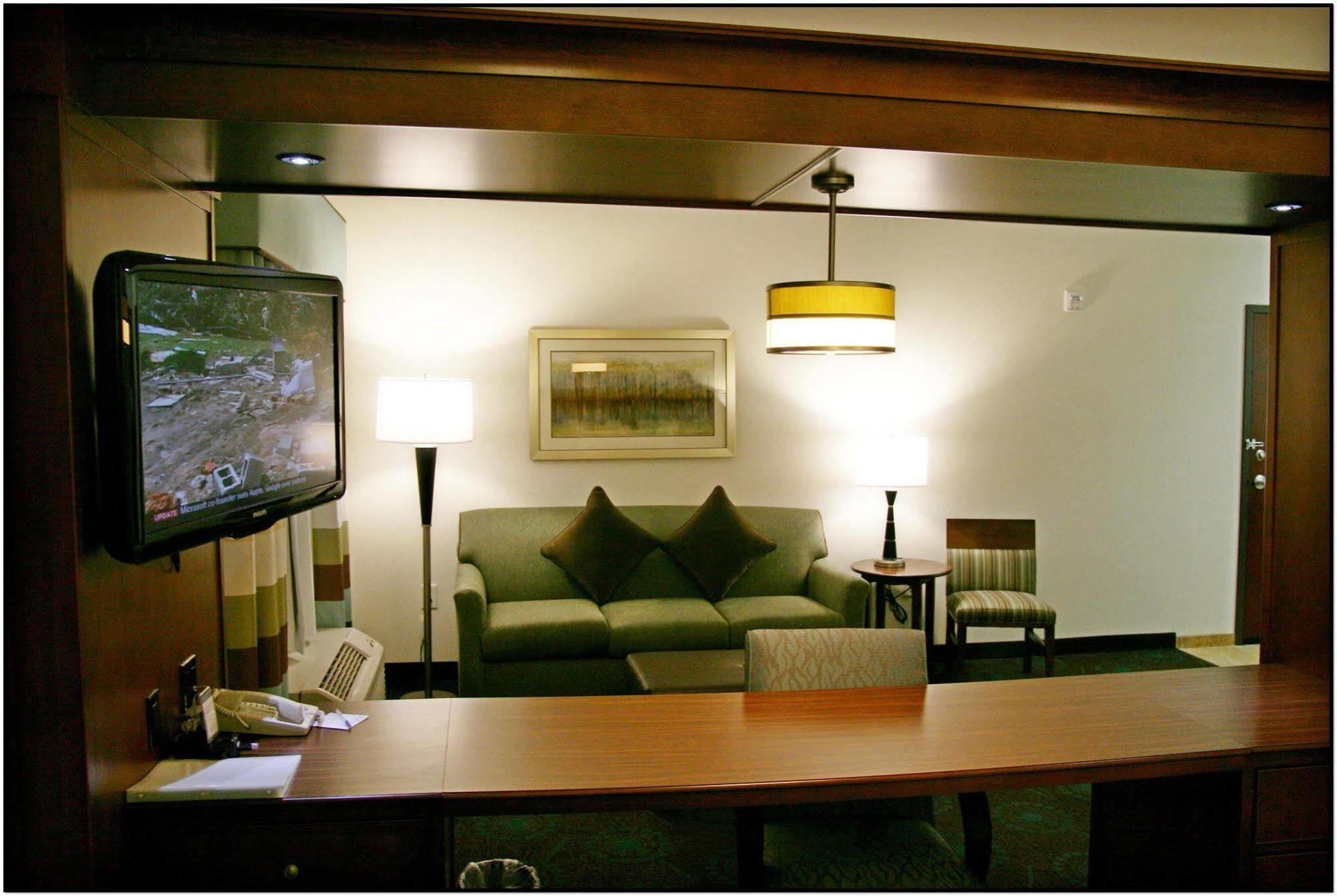 Hampton Inn & Suites San Antonio/Northeast I-35 Room photo